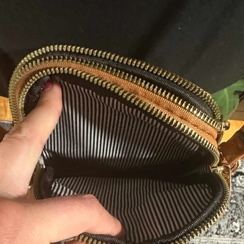 *QUINTINA* Tan Quilted Crossbody Bag - Picture 6 of 11